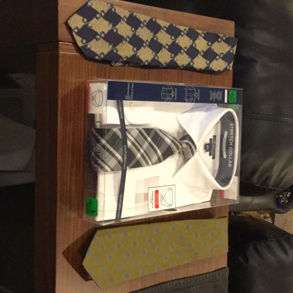 Men’s dress shirt with 3 ties
